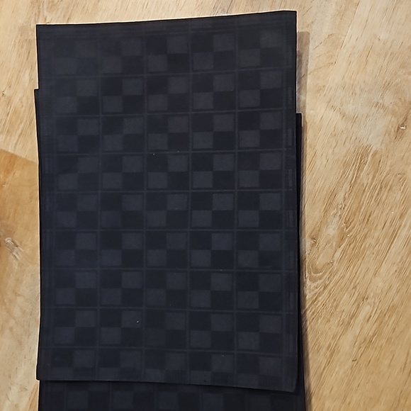 6 - Black Microfiber Polyester Placemats - Picture 2 of 4